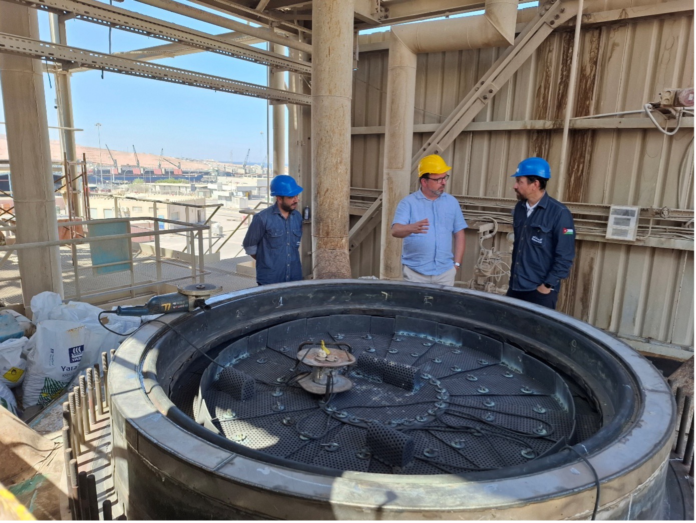 NACAG visiting the plant at shut down. © GIZ
